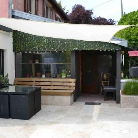 Esbly Leleka Hostel מראה חיצוני תמונה