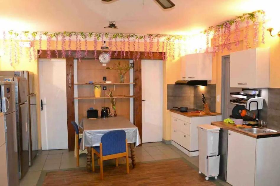 Esbly Leleka Hostel מראה חיצוני תמונה