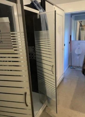 Esbly Leleka Hostel מראה חיצוני תמונה