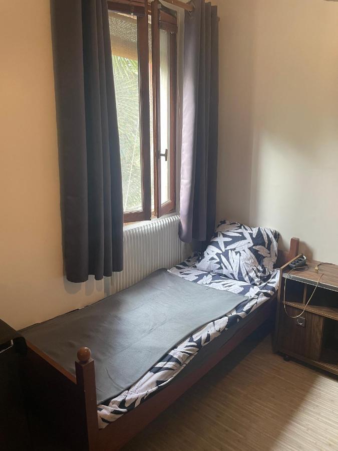 Esbly Leleka Hostel מראה חיצוני תמונה
