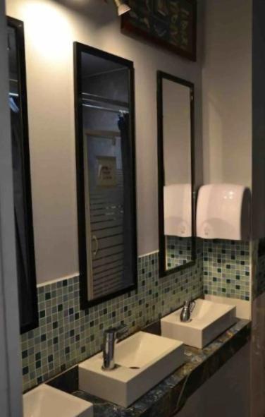 Esbly Leleka Hostel מראה חיצוני תמונה